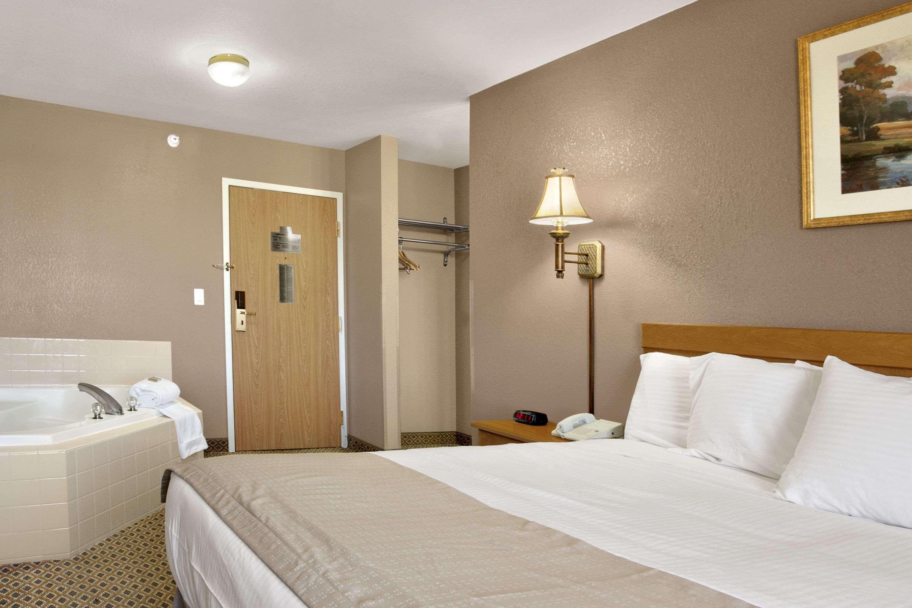Baymont By Wyndham Jacksonville Eksteriør billede